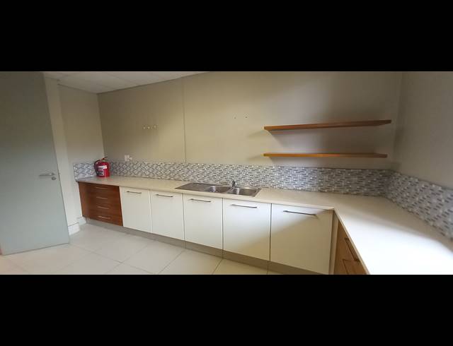 466M² OFFICE TO LET IN BRYANSTON